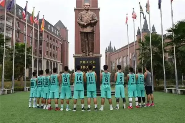 怎样制作一份图文并茂的篮球规则指南?_1